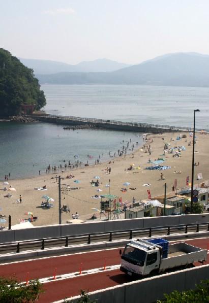 にぎわう海水浴場