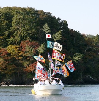 海を渡る神輿