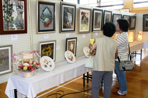 活動の成果を展示