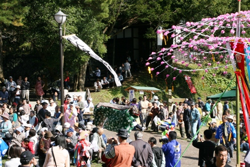 にぎわう里の秋祭り