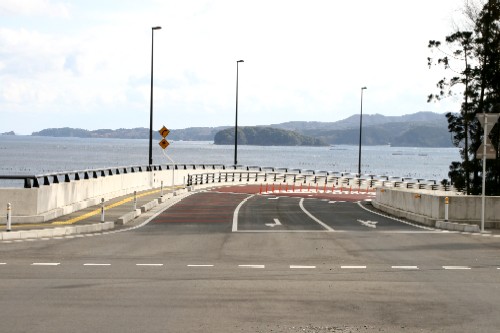 はまゆり大橋と椿島