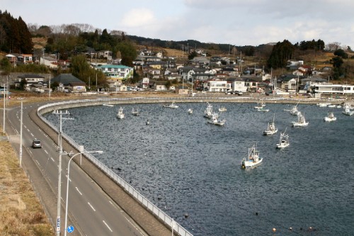 民宿街と海