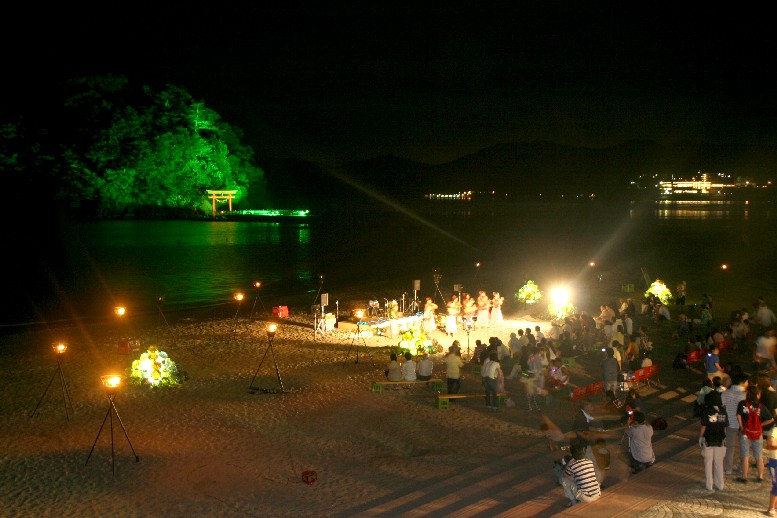 荒島のライトアップと汐涼み会